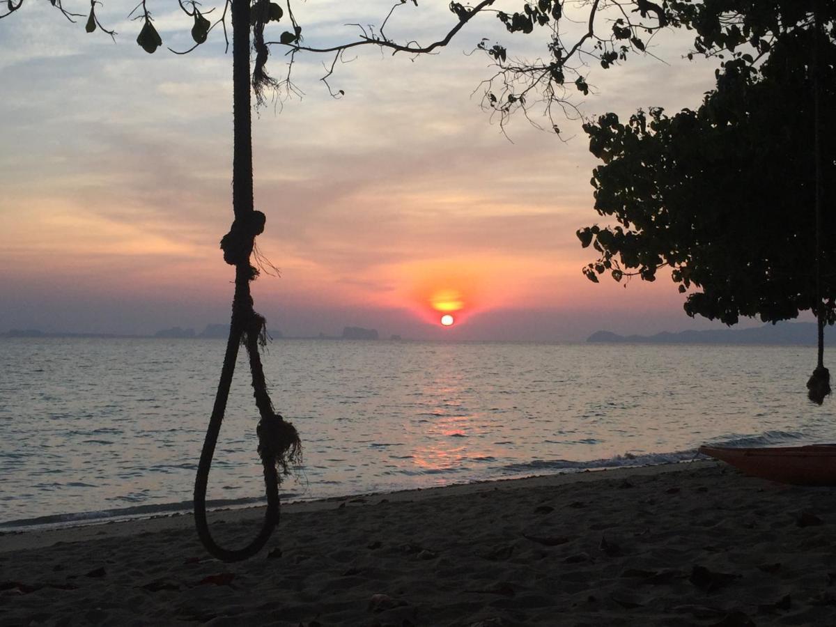 The Reef Resort Koh Kradan Exterior photo